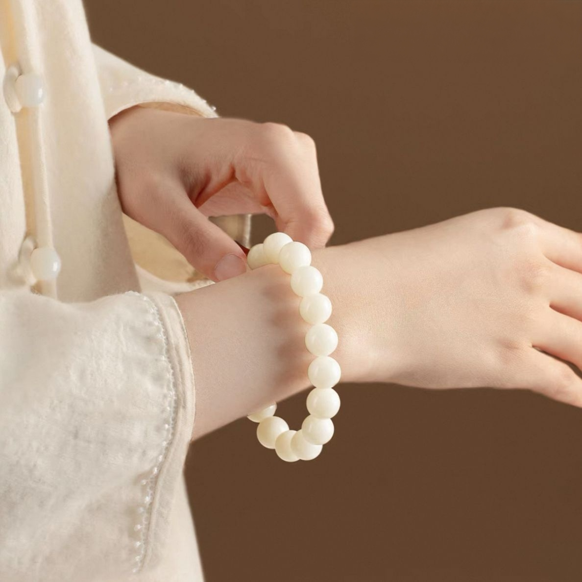 Yunnan White Bodhi Seed Wooden Bracelet – High-Density Meditation Wood Beads (Sink-Tested) : - Seekcase