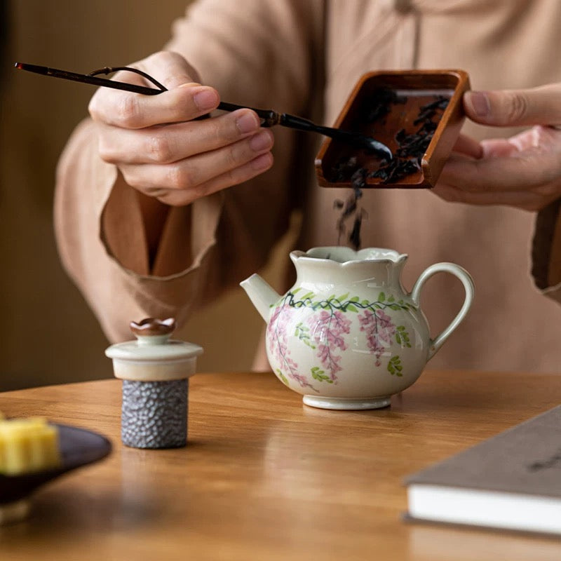 Wisteria Teapot : - Seekcase