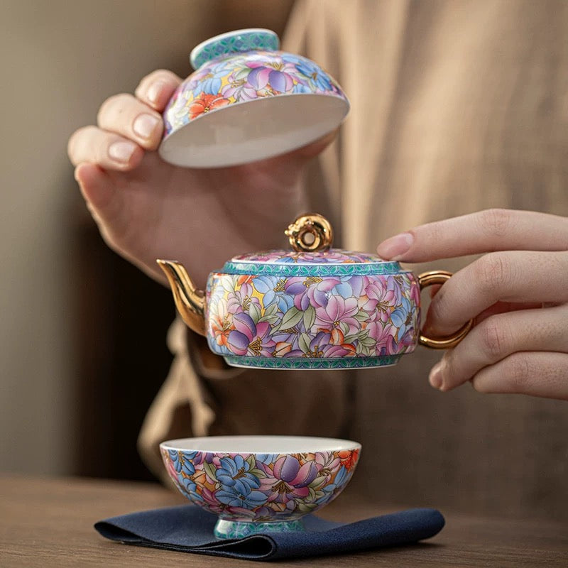 Lily Maximalist Travel Tea Set