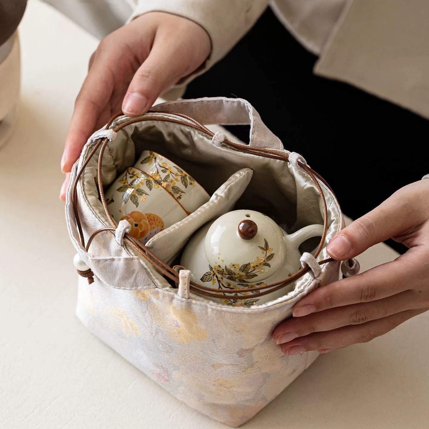 Little Goldfish Portable Tea Set : - Seekcase